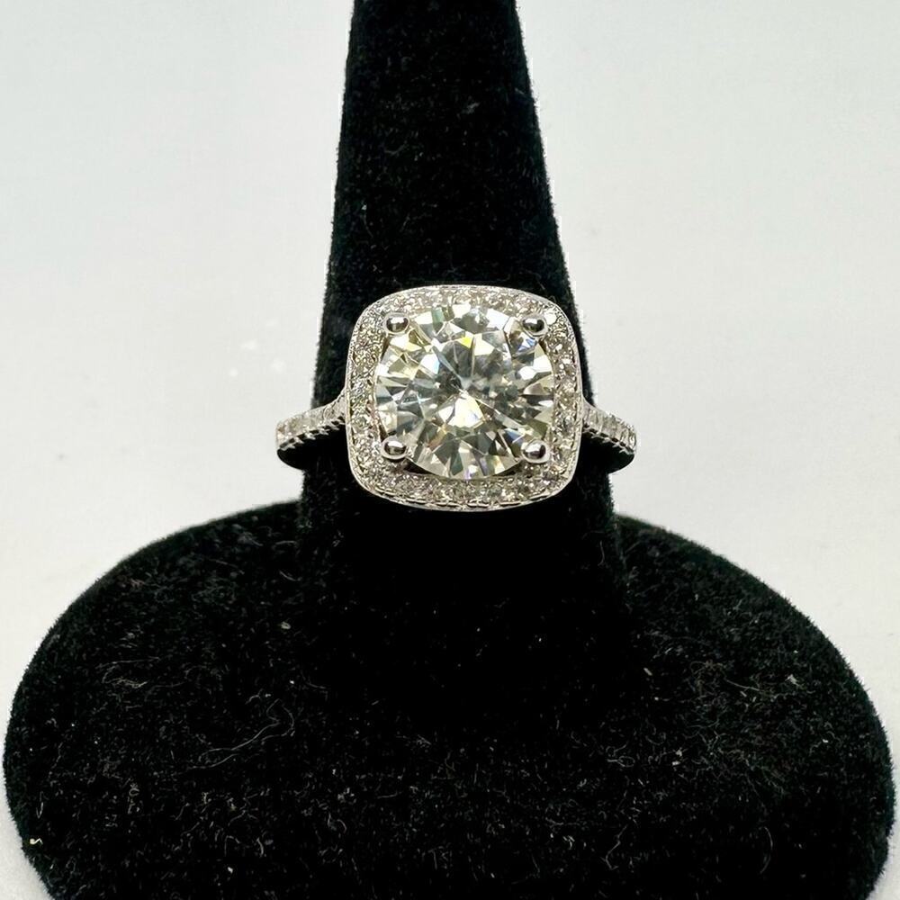 Moissanite Round Cut Cushion Cut Halo Ring Brilliant 2 Ct GRA Certified